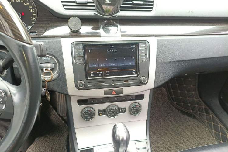 Used Volkswagen Magotan 2013 1.8TSI Prestige Model Audio And AC Panel