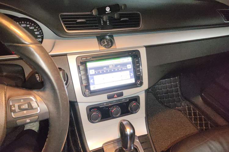 Used Volkswagen Magotan 2013 1.8TSI Premier Model Audio And AC Panel