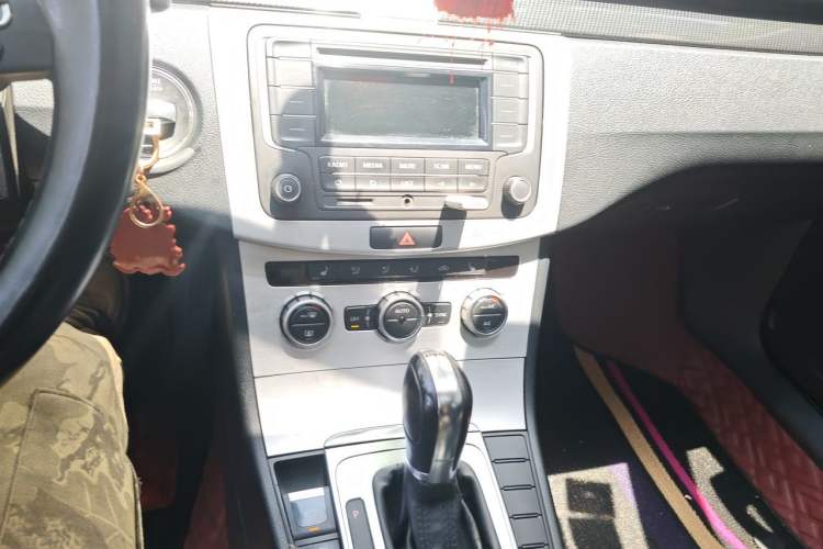 Used Volkswagen Magotan 2013 1.8TSI Luxury Model Audio And AC Panel