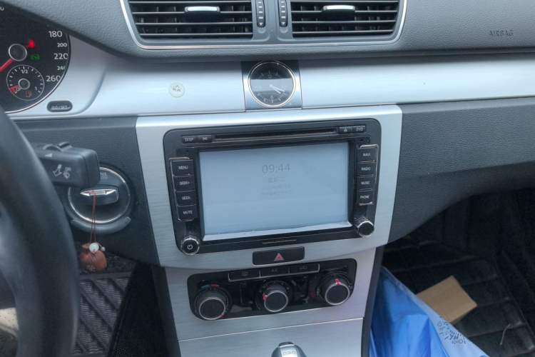 Used Volkswagen Magotan 2013 1.8TSI Premier Model Audio And AC Panel