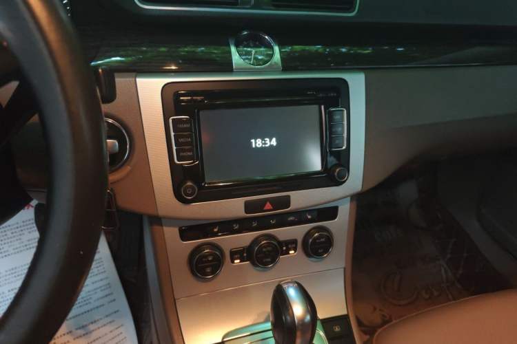 Used Volkswagen Magotan 2013 1.8TSI Premier Model Audio And AC Panel
