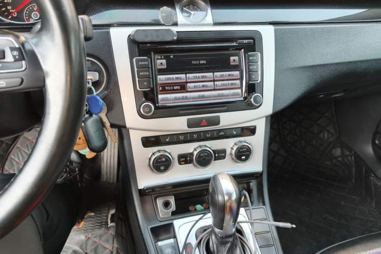 Used Volkswagen Magotan 2013 1.8TSI Luxury Model Audio And AC Panel