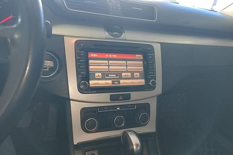 Used Volkswagen Magotan 2013 1.8TSI Premier Model Audio And AC Panel