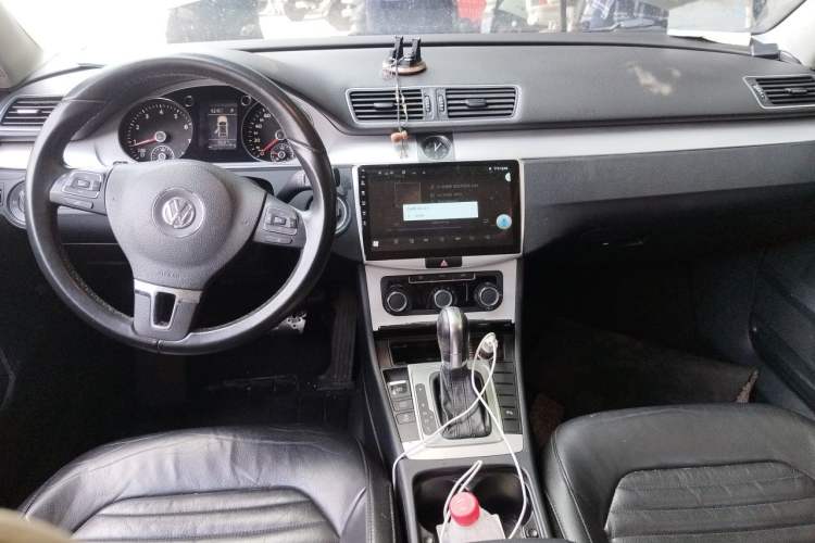 Used Volkswagen Magotan 2013 1.8TSI Premier Model Center Console