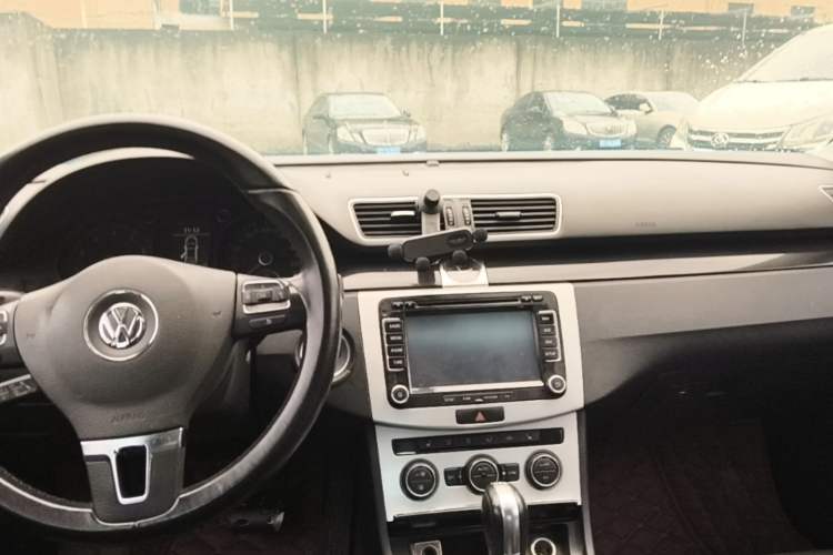 Used Volkswagen Magotan 2013 1.8TSI Luxury Model Center Console