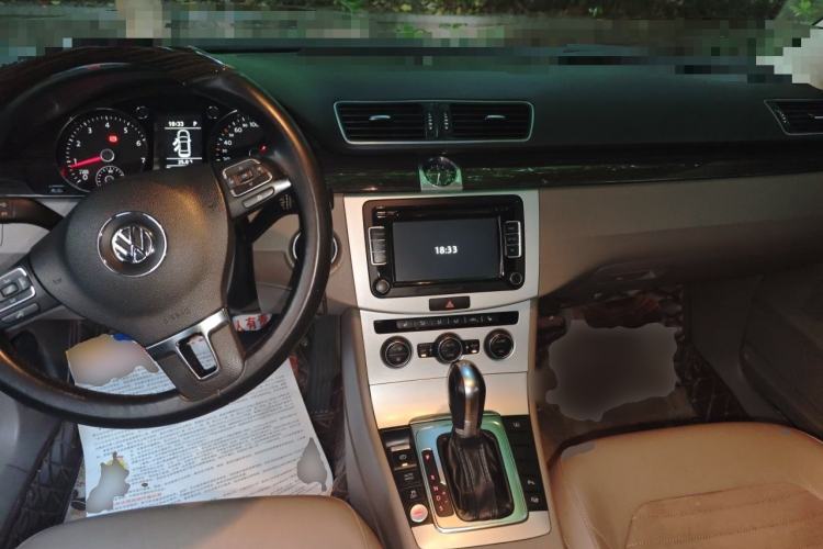Used Volkswagen Magotan 2013 1.8TSI Premier Model Center Console