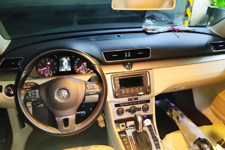 Used Volkswagen Magotan 2013 1.8TSI Premier Model Center Console