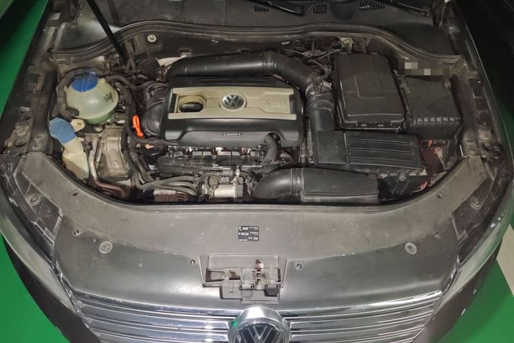 Used Volkswagen Magotan 2013 1.8TSI Premier Model Engine Bay