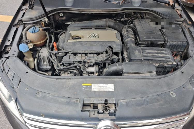 Used Volkswagen Magotan 2013 1.8TSI Luxury Model Engine Bay