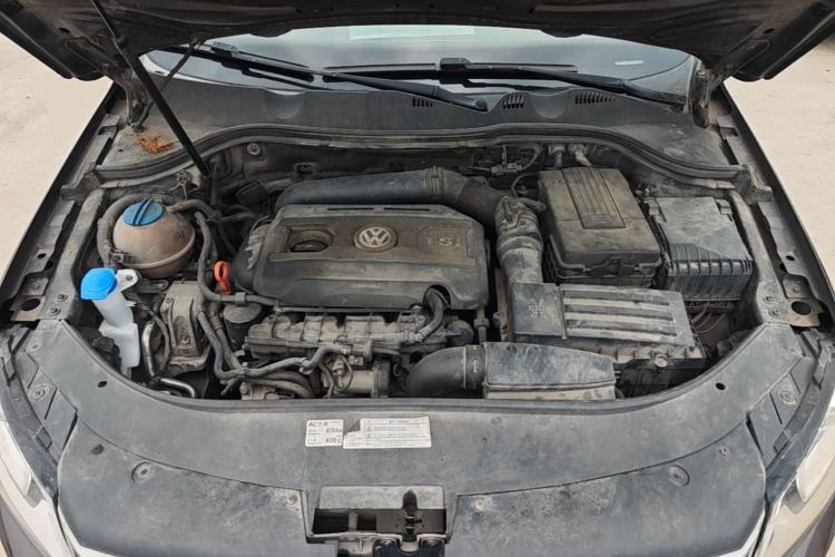 Used Volkswagen Magotan 2013 1.8TSI Premier Model Engine Bay