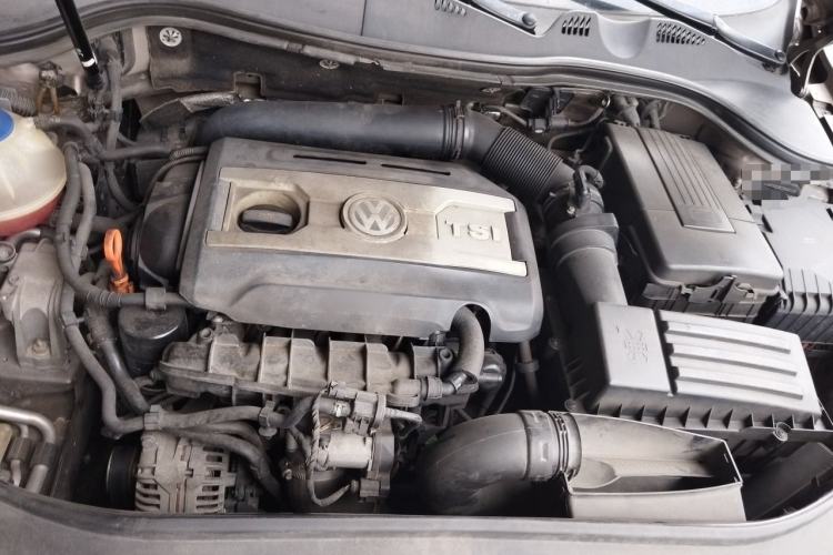 Used Volkswagen Magotan 2013 1.8TSI Premier Model Engine Bay