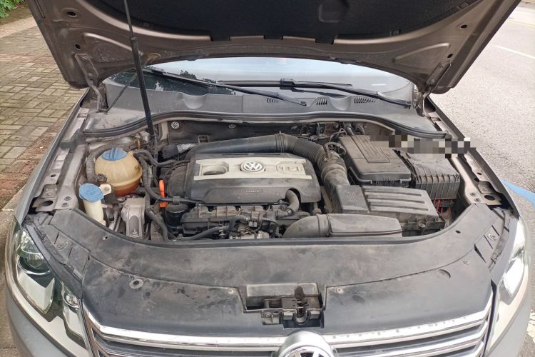 Used Volkswagen Magotan 2013 1.8TSI Luxury Model Engine Bay