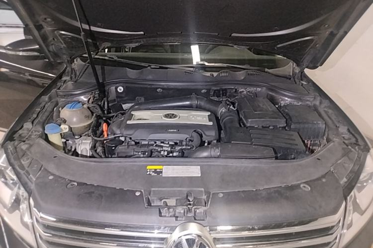Used Volkswagen Magotan 2013 1.8TSI Luxury Model Engine Bay