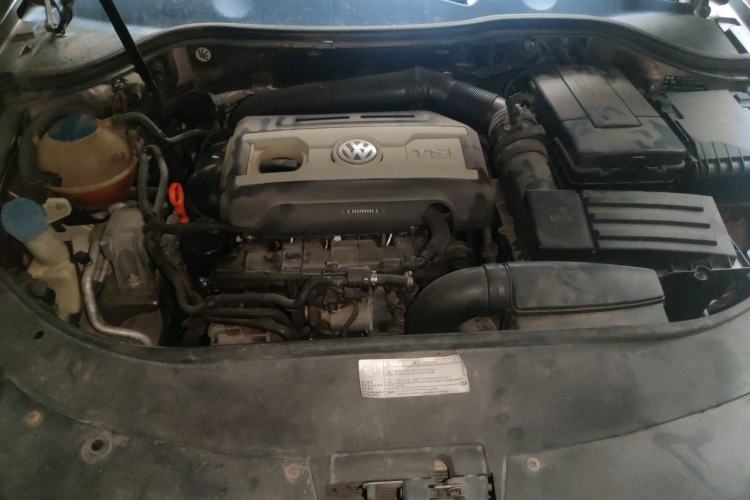 Used Volkswagen Magotan 2013 1.8TSI Luxury Model Engine Bay