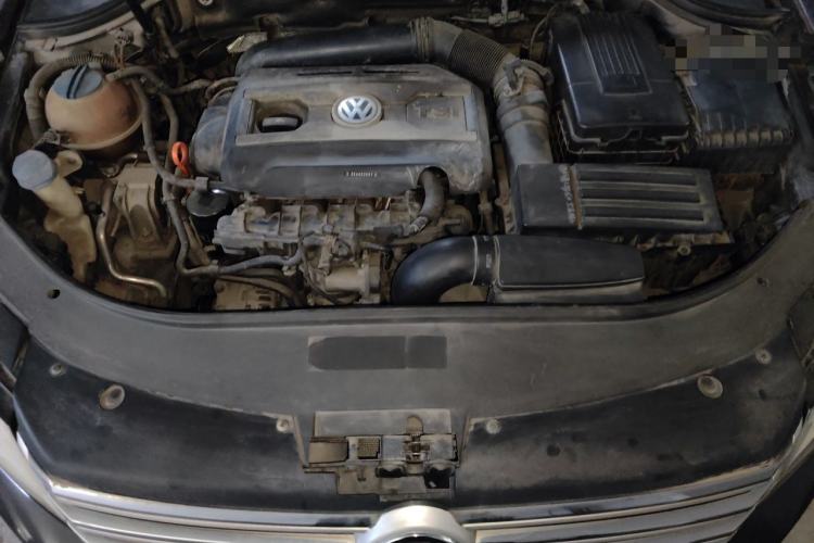Used Volkswagen Magotan 2013 1.8TSI Luxury Model Engine Bay