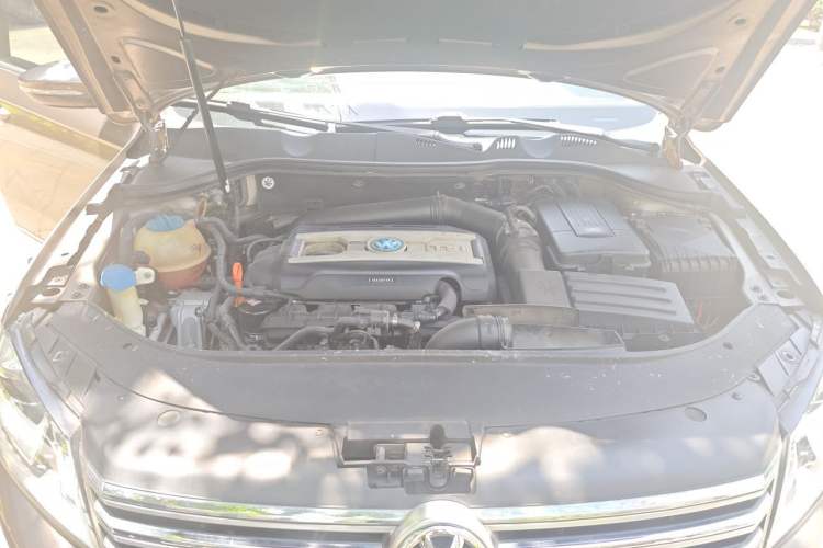 Used Volkswagen Magotan 2013 1.8TSI Luxury Model Engine Bay