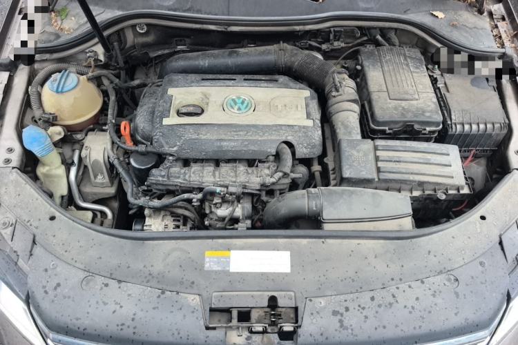 Used Volkswagen Magotan 2013 1.8TSI Premier Model Engine Bay