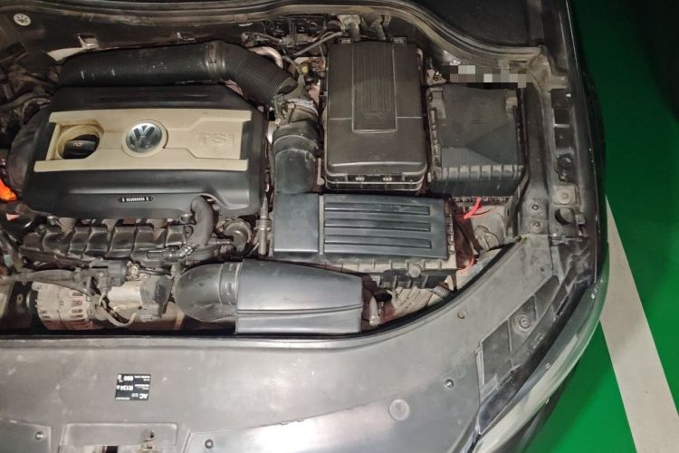 Used Volkswagen Magotan 2013 1.8TSI Premier Model Engine Bay Left