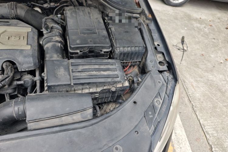 Used Volkswagen Magotan 2013 1.8TSI Luxury Model Engine Bay Left