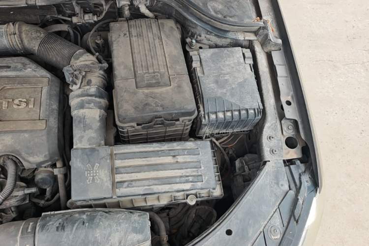 Used Volkswagen Magotan 2013 1.8TSI Premier Model Engine Bay Left