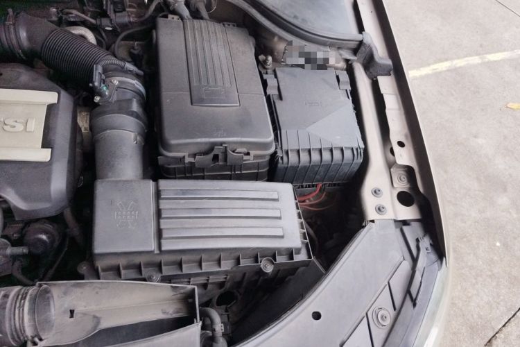 Used Volkswagen Magotan 2013 1.8TSI Premier Model Engine Bay Left