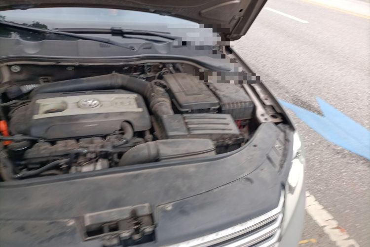 Used Volkswagen Magotan 2013 1.8TSI Luxury Model Engine Bay Left