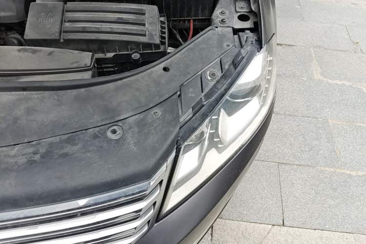 Used Volkswagen Magotan 2013 2.0 TSI Ultimate Model Engine Bay Left