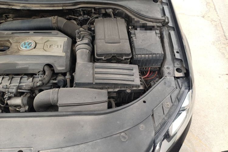 Used Volkswagen Magotan 2013 1.8TSI Prestige Model Engine Bay Left