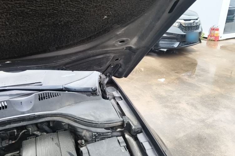 Used Volkswagen Magotan 2013 1.8TSI Luxury Model Engine Bay Left