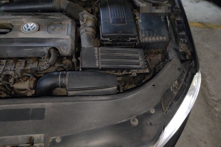 Used Volkswagen Magotan 2013 1.8TSI Luxury Model Engine Bay Left