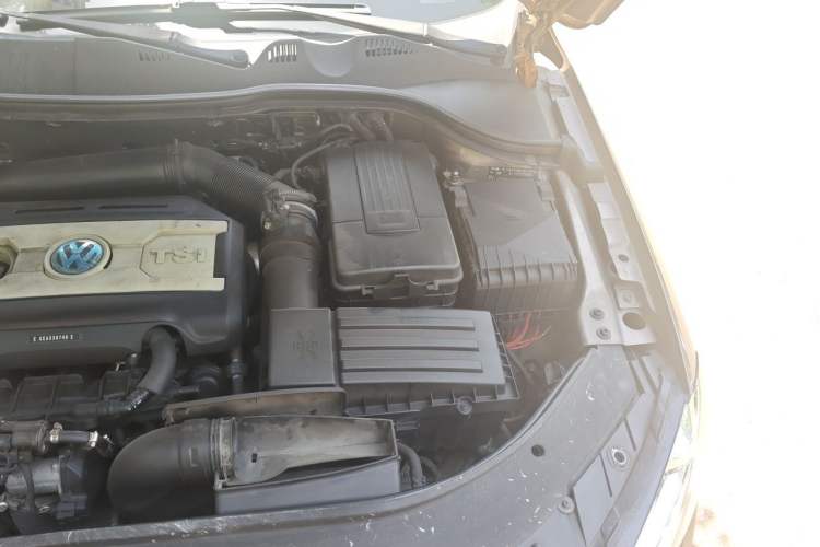 Used Volkswagen Magotan 2013 1.8TSI Luxury Model Engine Bay Left