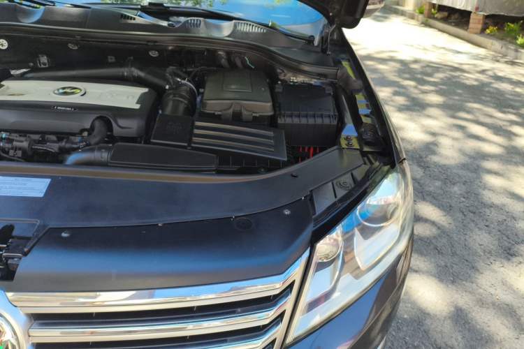 Used Volkswagen Magotan 2013 1.8TSI Luxury Model Engine Bay Left