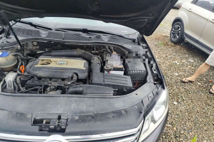 Used Volkswagen Magotan 2013 1.8TSI Premier Model Engine Bay Left