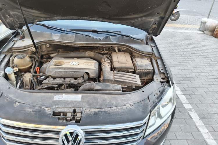 Used Volkswagen Magotan 2013 1.8TSI Luxury Model Engine Bay Left