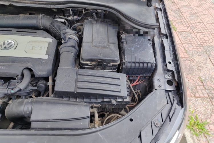 Used Volkswagen Magotan 2013 1.8TSI Premier Model Engine Bay Left