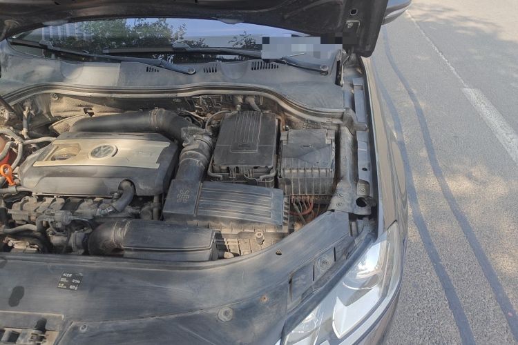 Used Volkswagen Magotan 2013 1.8TSI Luxury Model Engine Bay Left