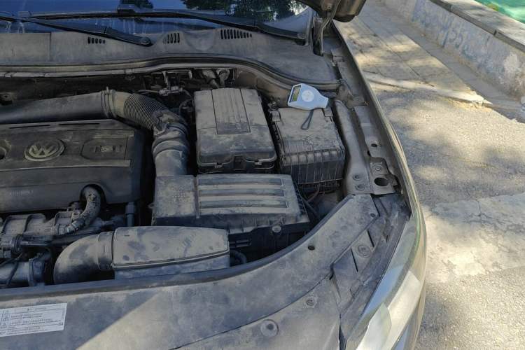 Used Volkswagen Magotan 2013 1.8TSI Premier Model Engine Bay Left