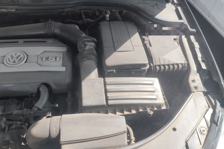 Used Volkswagen Magotan 2013 1.8TSI Premier Model Engine Bay Left