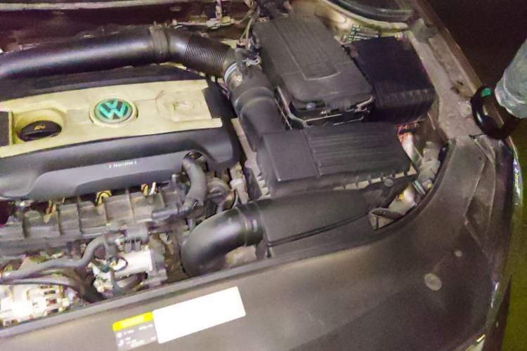 Used Volkswagen Magotan 2013 1.8TSI Premier Model Engine Bay Left