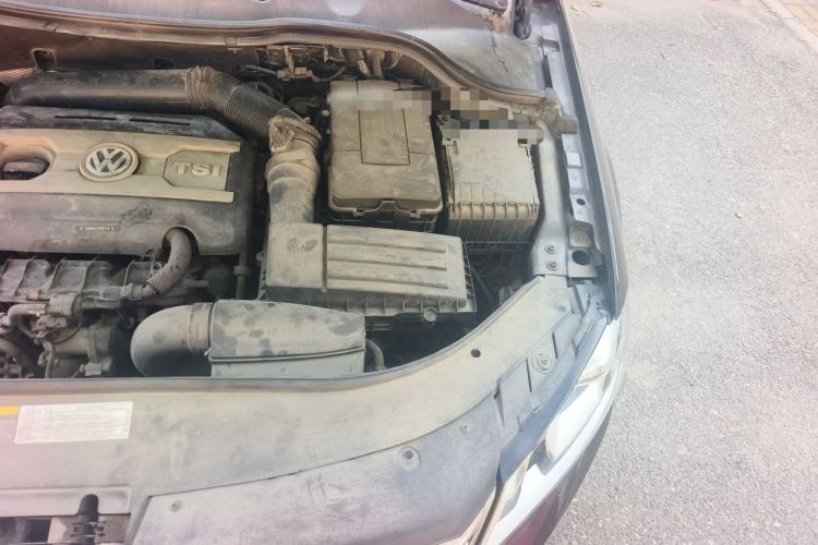 Used Volkswagen Magotan 2013 2.0 TSI Prestige Model Engine Bay Left