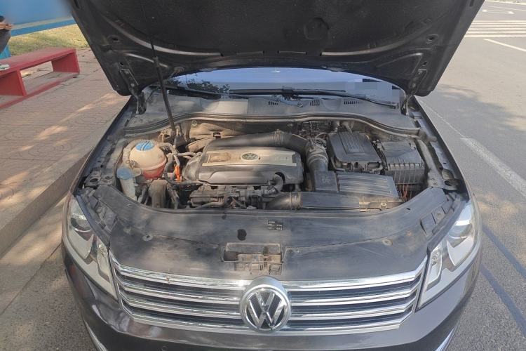 Used Volkswagen Magotan 2013 1.8TSI Luxury Model Engine Bay