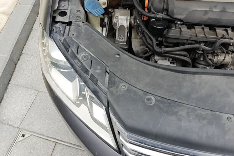 Used Volkswagen Magotan 2013 2.0 TSI Ultimate Model Engine Bay Right