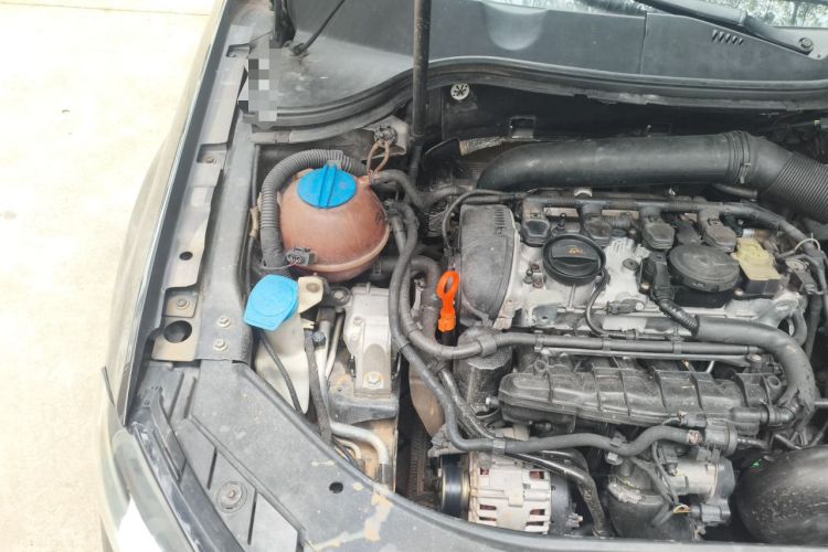 Used Volkswagen Magotan 2013 1.8TSI Premier Model Engine Bay Right