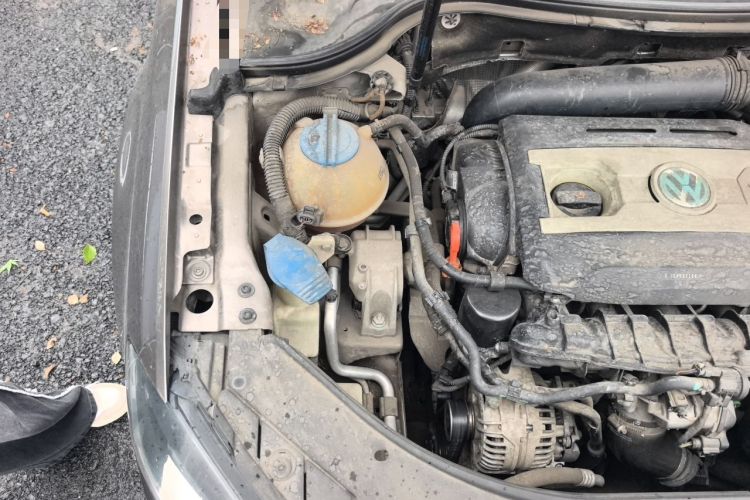 Used Volkswagen Magotan 2013 1.8TSI Premier Model Engine Bay Right