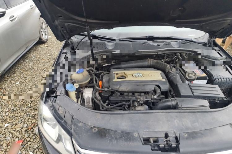 Used Volkswagen Magotan 2013 1.8TSI Premier Model Engine Bay Right