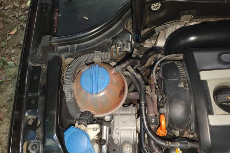 Used Volkswagen Magotan 2013 1.8TSI Premier Model Engine Bay Right