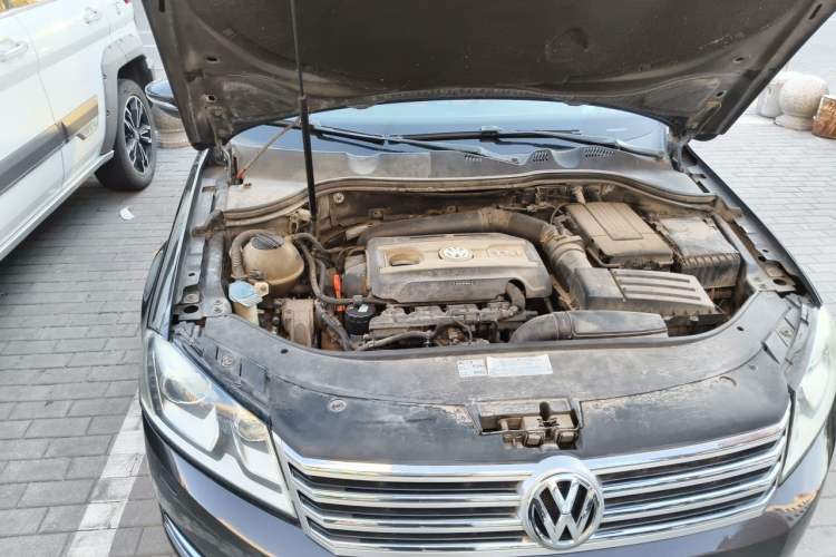 Used Volkswagen Magotan 2013 1.8TSI Luxury Model Engine Bay Right