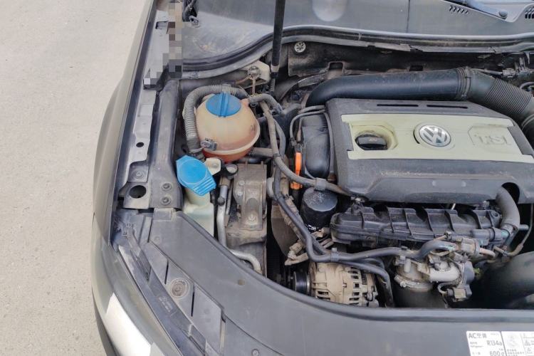 Used Volkswagen Magotan 2013 1.8TSI Premier Model Engine Bay Right