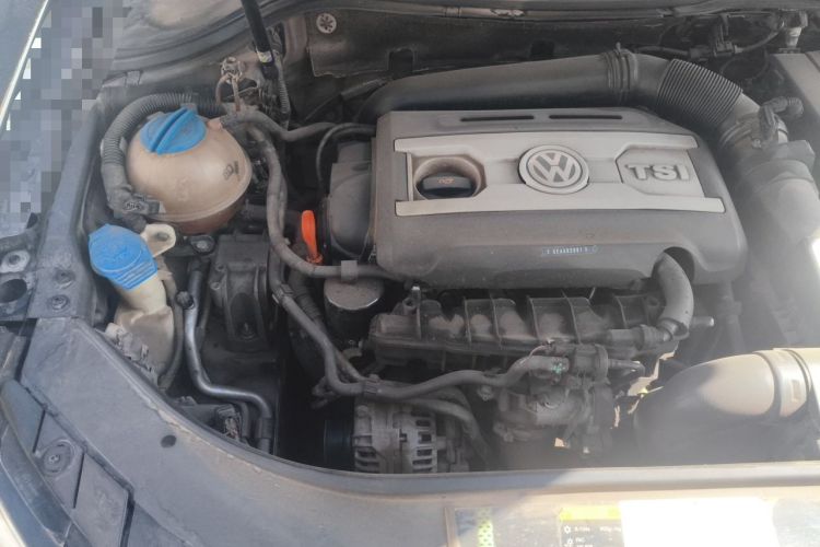 Used Volkswagen Magotan 2013 1.8TSI Premier Model Engine Bay Right