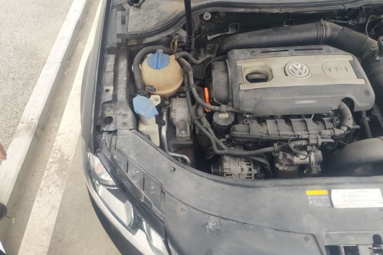 Used Volkswagen Magotan 2013 1.8TSI Luxury Model Engine Bay Right